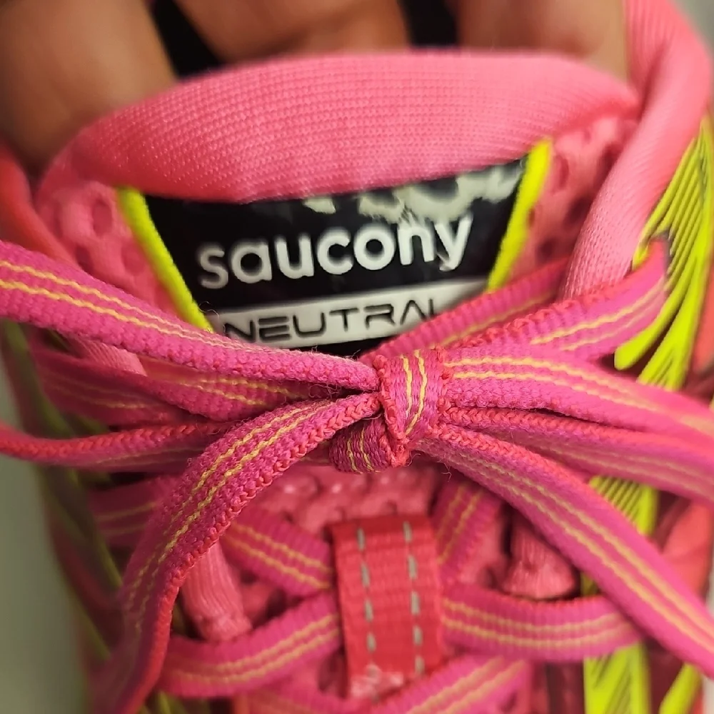 Saucony dynamic pink